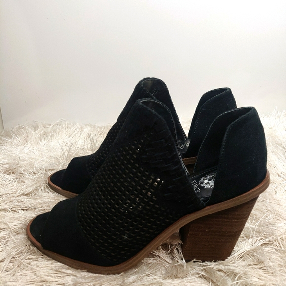 Vince Camuto Shoes - Vince Camuto cut out heels sz 9
